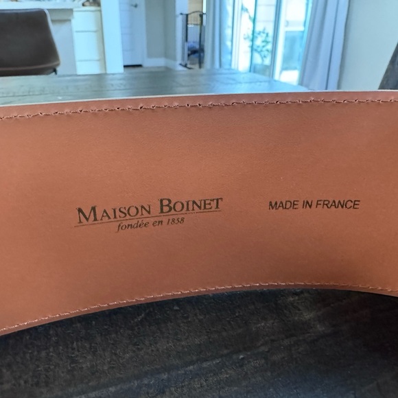 Elegant Cream Belt with Gold Buckle - Picture 2 of 5